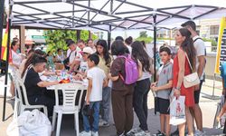 Göztepe, karne hediyeleriyle çocukların yüzünü güldürdü!