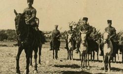 İzmir'e ilk giren süvariler kimler, bayrağı kim dikti?