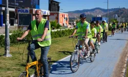 İzmir'de yüzlerce kişi sağlık için pedal çevirdi!