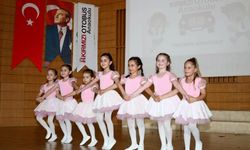 Sahne miniklerin, gurur ailelerin! Kırmızı Otobüs Anaokulu'nda mezuniyet heyecanı