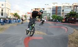 Türkiye'nin ilk gece pump track yarışı Karşıyaka'da yapıldı!