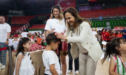 Karşıyaka’da kış spor okulları kapandı, amatör kulüplere malzeme yağdı