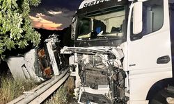 Manisa’da iki TIR çarpıştı: D300 karayolunda trafik kilitlendi