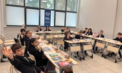 Minik diplomatlar dünya sorunlarına İngilizce çözüm aradı: Ege Üniversitesi'nde PREMUN heyecanı!