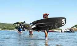 Çeşme’de nefes kesen şampiyona sona erdi! Dünya motosurf yıldızları İzmir’de buluştu