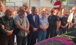 Özgür Özel, arkadaşının annesini İzmir’de son yolculuğuna uğurladı!