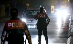 İzmir'de "dur" ihtarına uymadı, yaya olarak kaçtı: Neden kaçtığı araçtan çıkanlarla anlaşıldı!
