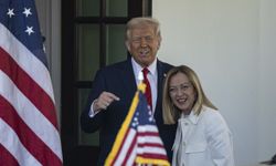 Trump'ın "Onunla fotoğraf çekilmem için bana yalvardı" sözlerine Meloni ateş püskürdü!