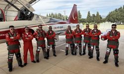 Türk Yıldızları ve SOLOTÜRK İzmir semalarında nefes kesti!