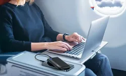 Türkiye'de uçağa powerbank alınıyor mu? Uçakta powerbank neden patlar?