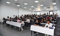 Velilere derin nefes: Menemen’de bin 500 öğrenciye ücretsiz sınav hazırlığı desteği