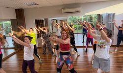 Menderes’te kadınların zumba ritmi: Hem dans hem spor!