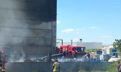 Torbalı'da geri dönüşüm fabrikasında yangın paniği! Bahçedeki alevler kontrol altına alındı
