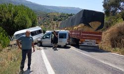 İzmir Beydağ'da korkutan kaza: Minibüs ile hafif ticari araç çarpıştı, 12 yaralı!