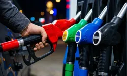 Akaryakıt fiyatları ne kadar oldu? Motorine indirim geldi mi?