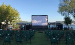 Bayraklı’da yıldızlar altında sinema keyfi başlıyor!