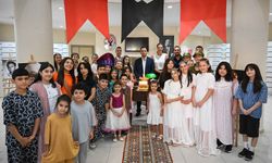 Bornova'da Güngör Dilmen'e anlamlı vefa! Fuaye alanına usta yazarın adı verildi