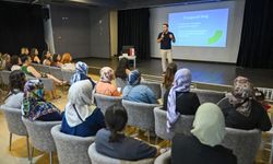 Bornova'da ebeveynlere uzmanlardan uyarılar! Her isteği yerine getirmeyin