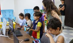 Buca'da onlarca çocuk kendi robotunu geliştirdi! Eğitimler sürecek...