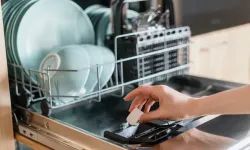 Bulaşık Makinesindeki Keskin Kokusunun Ardındaki Gizli Sebepler Ortaya Çıktı