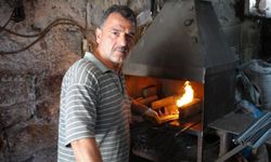 Sıcağa rağmen ustalar mesaisini sürdürüyor: "Vatandaş kebap yiyecek bunun altyapısı bizde"