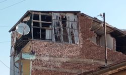 Malatya’da korkutan deprem! 5.0'lık sarsıntı sonrası binanın duvarı çöktü