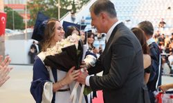 DEÜ GSF mezuniyetine damga vuran an: Başkan Cemil Tugay’dan eşine tebrik!