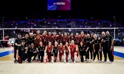 İzmirli voleybolculardan Filenin Sultanlarına destek mesajı!