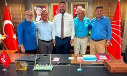 CHP'de İzmir'de dikkat çeken ziyaret: Levent Eyipişiren tercihini parti bütünlüğünden yana yaptı