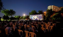 İzmir Gezici Açıkhava Film Günleri başladı: Ücretsiz sinema gösterimleri