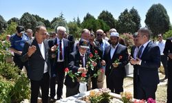 İzmir Kemalpaşa’da 15 Temmuz şehitleri kabirleri başında anıldı!