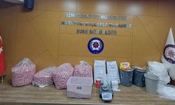 İzmir'de uyuşturucu operasyonu: 121 bin 816 hap ele geçirildi, 2 şüpheli tutuklandı!