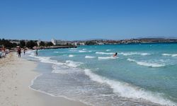 İzmir'de 5 kilometrelik plajı ile yazın yıldızı: Rüzgârı kesiyor turkuaz deniz sunuyor