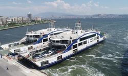 İzmir'de binlerce araç trafiğe girmeden deniz yolunu tercih etti!