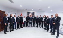 Karşıyaka Spor Kulübü yönetiminden Başkan Cemil Tugay'a ziyaret! Zübeyde Hanım Stadı masaya yatırıldı