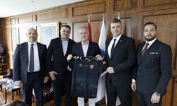 Karşıyaka Spor Kulübü'nden Mahmut Özgener'e ziyaret!