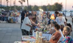 Konak'ta Gece Kermesi: Çeşit çeşit ürünleriyle herkese hitap ediyor