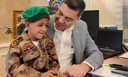 Polis helikopterine bayrak sallayan küçük çocuğun hayali gerçek oldu!