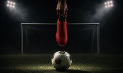 İzmir futbolunda bir devir sona erdi! Kramponlarını oğluna devretti