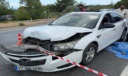 Menderes'te iki otomobil çarpıştı: Emniyet kemeri takılı olmayan sürücü öldü!