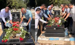 Menemen'de vefa ziyareti: Gümrükçü, Tahir Şahin’i mezarı başında andı!