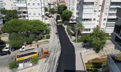 Narlıdere'de kullanım ömrünü tamamlayan yollar yenileniyor: 11 mahalle için kollar sıvandı