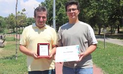 İzmir bu baba-oğulu konuşuyor! Biri Dokuz Eylül’de tıp okuyor, diğeri Bakırçay’da birinci oldu