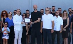 İzmir’in spor emektarı Ömür Gökçepınar’a anlamlı veda töreni