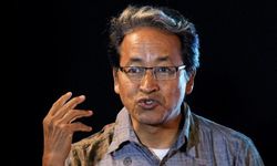 Hindistan'da açlık grevi gerilimi: Aktivist Sonam Wangchuk'un eşi yargının yolunu tuttu
