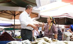 Başkan Okuroğlu, Tire Salı Pazarı'nda esnaf ve vatandaşlarla buluştu!