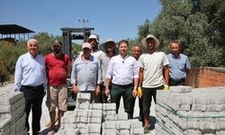 Tire’nin kırsal mahallelerine 20 bin metrekarelik parke taşı desteği