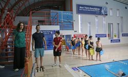 Yaz sıcaklarına Karşıyaka'dan yüzme molası!