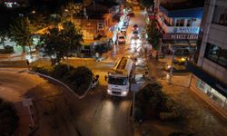 Seferihisar'da gece başlayan temizlik mesaisi mahallelere yayılıyor!