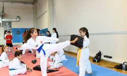 Çiğli’de yazın adresi spor oldu! Binlerce kişi kurslara akın etti